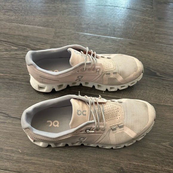 Light Pink On Cloud Nova - Picture 2 of 5